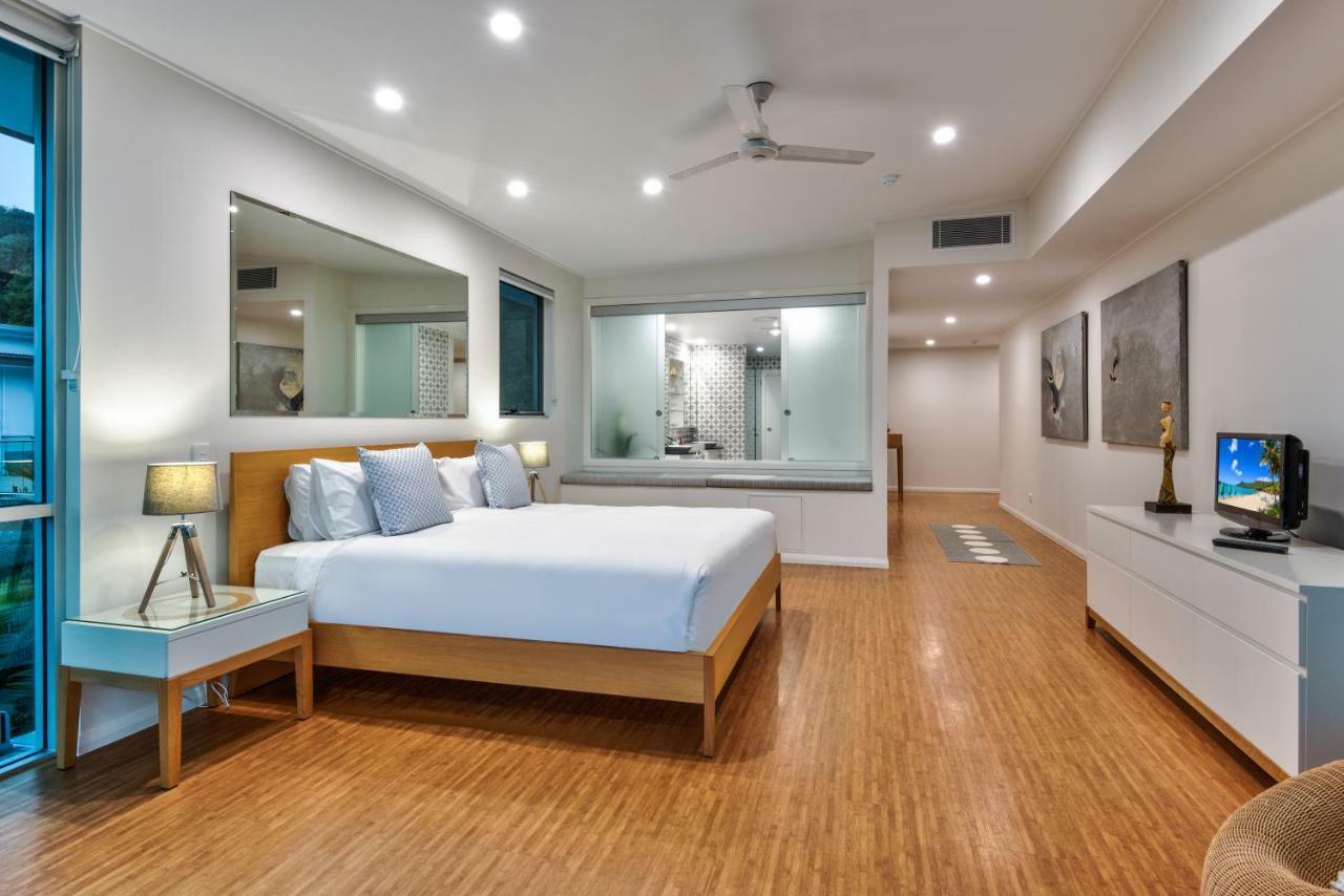 Pavillions Penthouse 25 - Luxury Waterfront Apartment With Private Roof Top Pool And Buggy 해밀턴아일랜드 외부 사진
