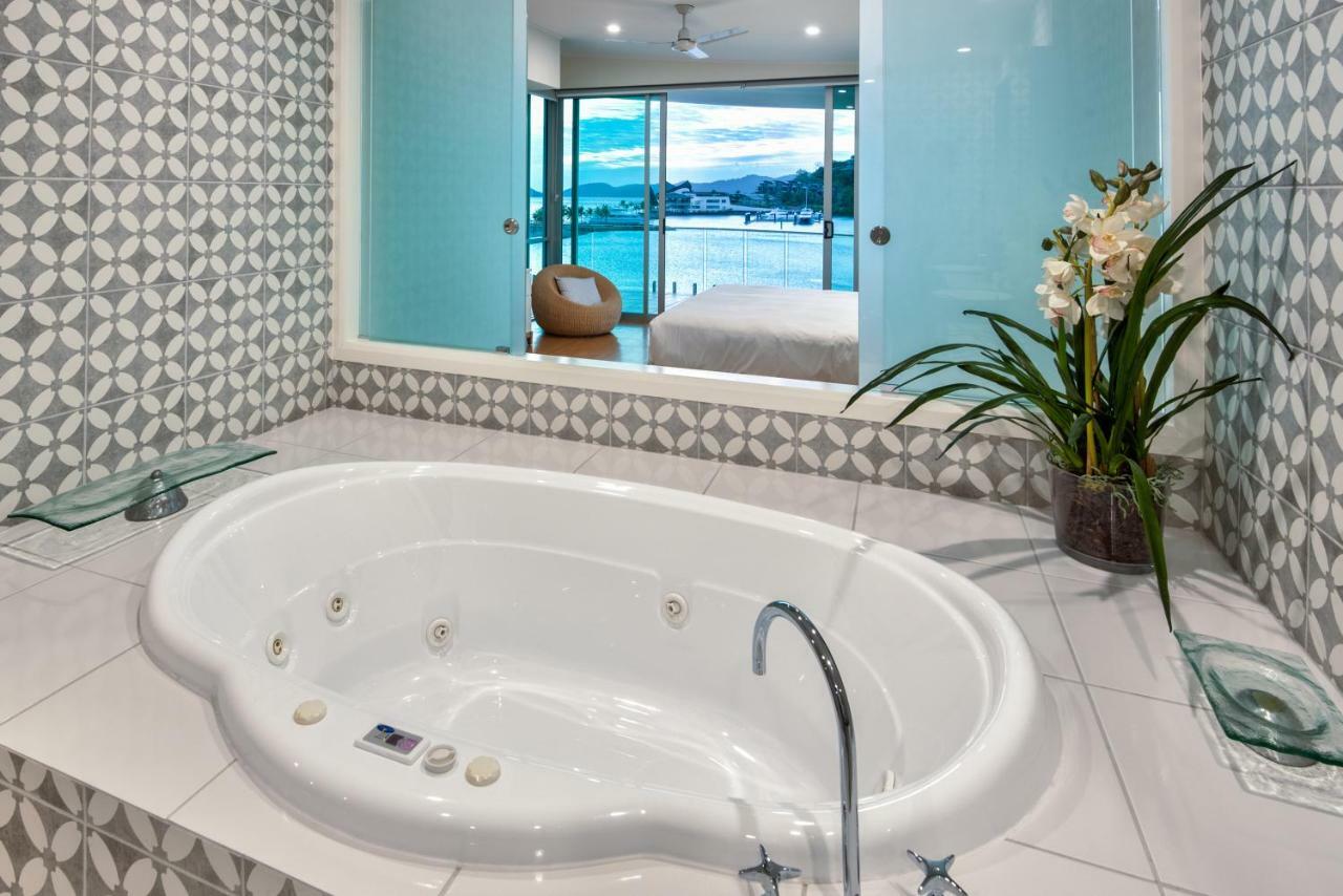 Pavillions Penthouse 25 - Luxury Waterfront Apartment With Private Roof Top Pool And Buggy 해밀턴아일랜드 외부 사진