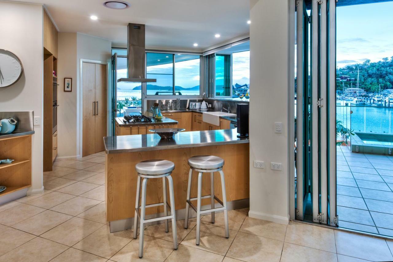 Pavillions Penthouse 25 - Luxury Waterfront Apartment With Private Roof Top Pool And Buggy 해밀턴아일랜드 외부 사진
