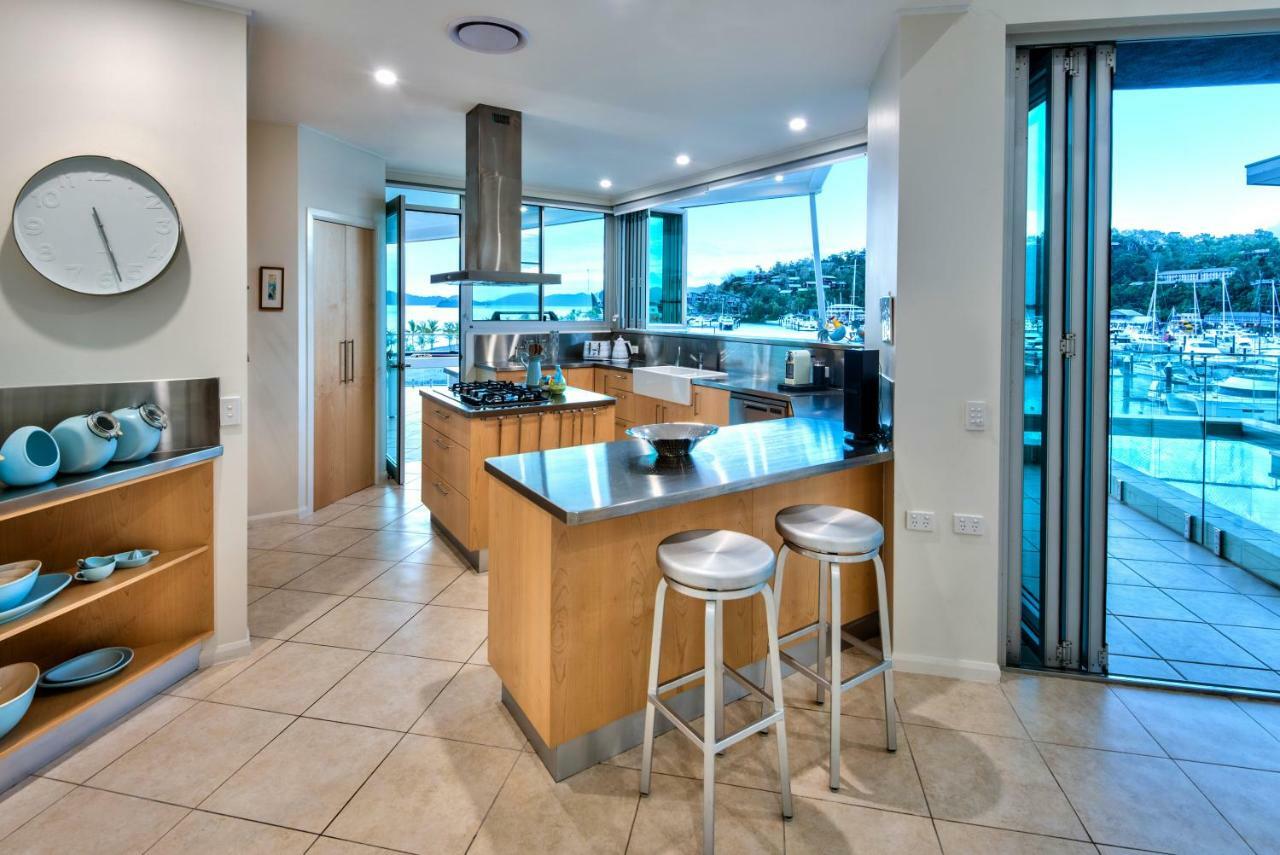 Pavillions Penthouse 25 - Luxury Waterfront Apartment With Private Roof Top Pool And Buggy 해밀턴아일랜드 외부 사진