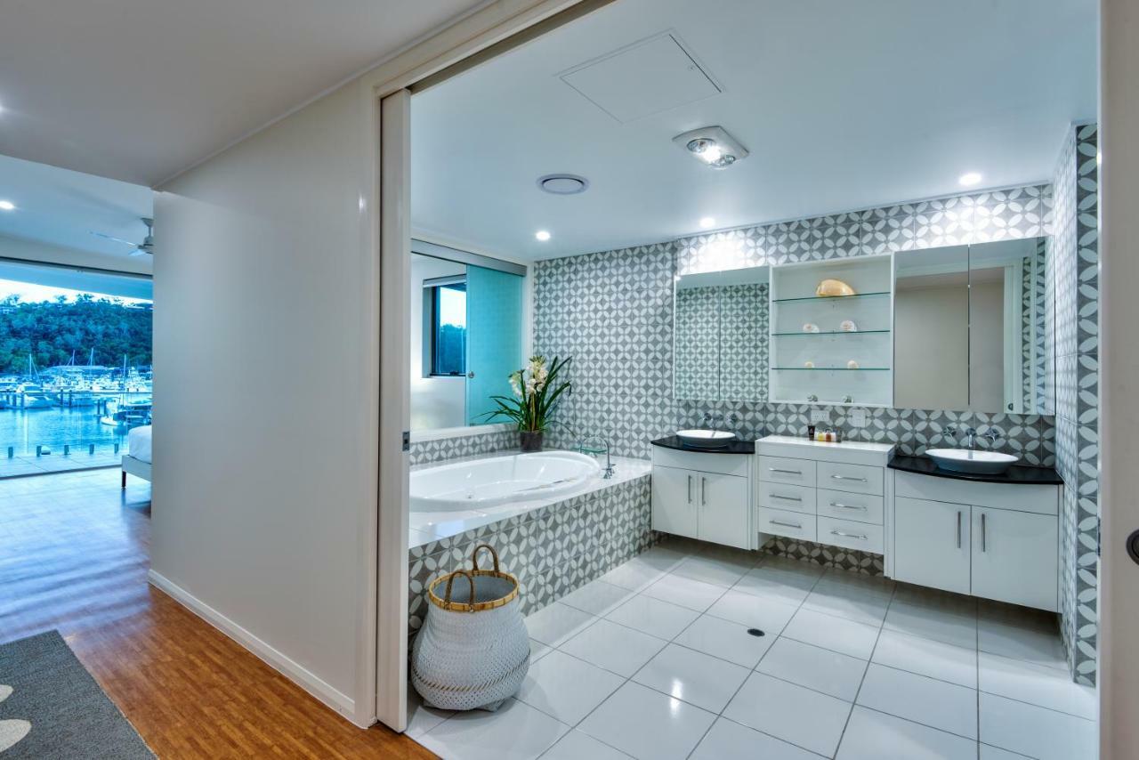 Pavillions Penthouse 25 - Luxury Waterfront Apartment With Private Roof Top Pool And Buggy 해밀턴아일랜드 외부 사진