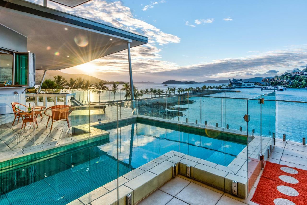 Pavillions Penthouse 25 - Luxury Waterfront Apartment With Private Roof Top Pool And Buggy 해밀턴아일랜드 외부 사진