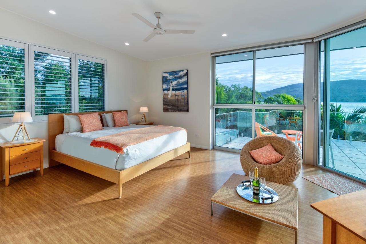 Pavillions Penthouse 25 - Luxury Waterfront Apartment With Private Roof Top Pool And Buggy 해밀턴아일랜드 외부 사진