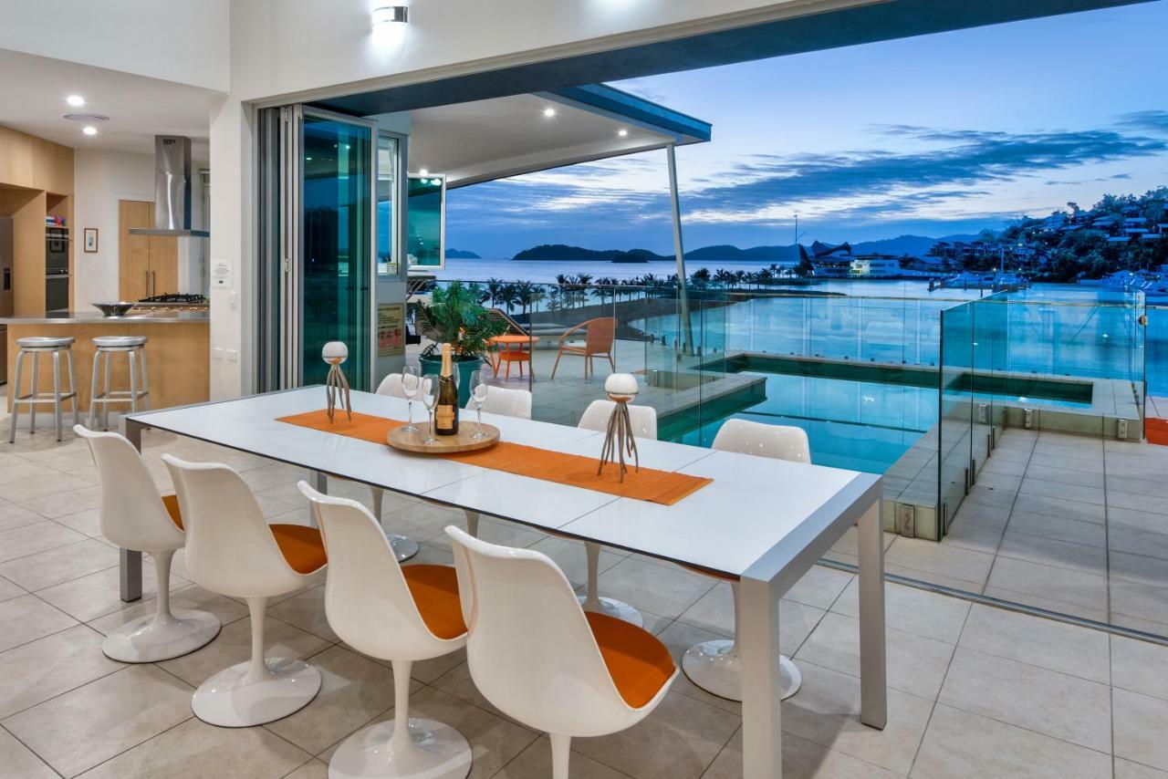 Pavillions Penthouse 25 - Luxury Waterfront Apartment With Private Roof Top Pool And Buggy 해밀턴아일랜드 외부 사진