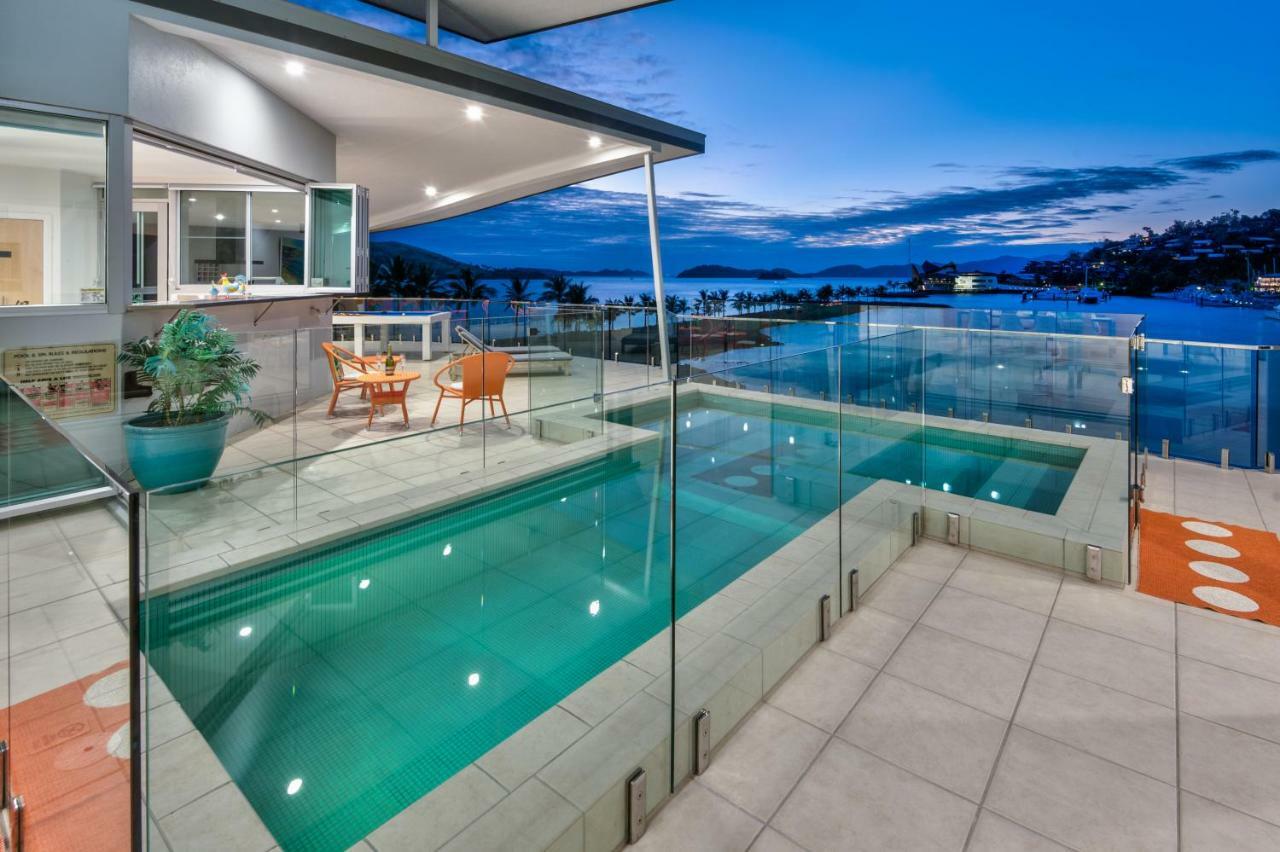 Pavillions Penthouse 25 - Luxury Waterfront Apartment With Private Roof Top Pool And Buggy 해밀턴아일랜드 외부 사진
