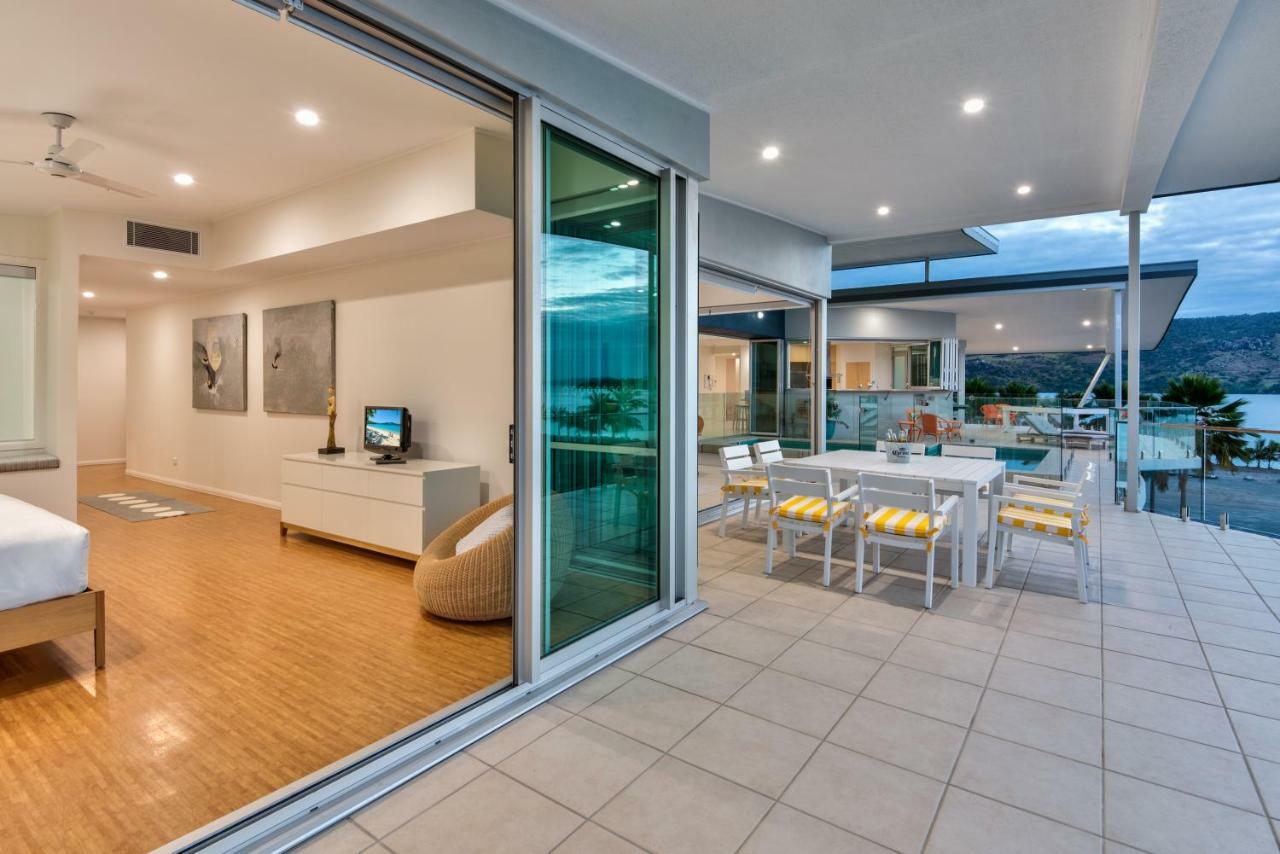 Pavillions Penthouse 25 - Luxury Waterfront Apartment With Private Roof Top Pool And Buggy 해밀턴아일랜드 외부 사진