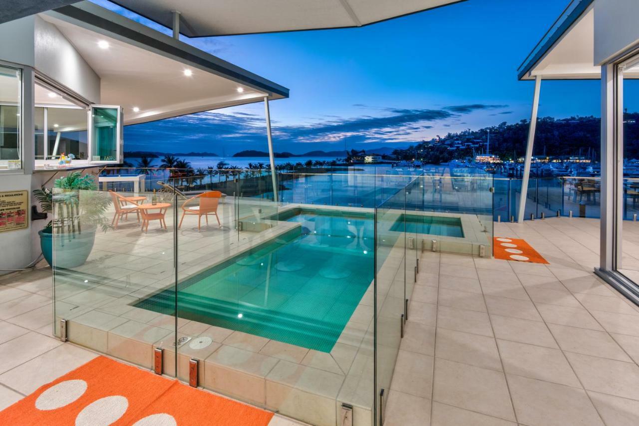 Pavillions Penthouse 25 - Luxury Waterfront Apartment With Private Roof Top Pool And Buggy 해밀턴아일랜드 외부 사진