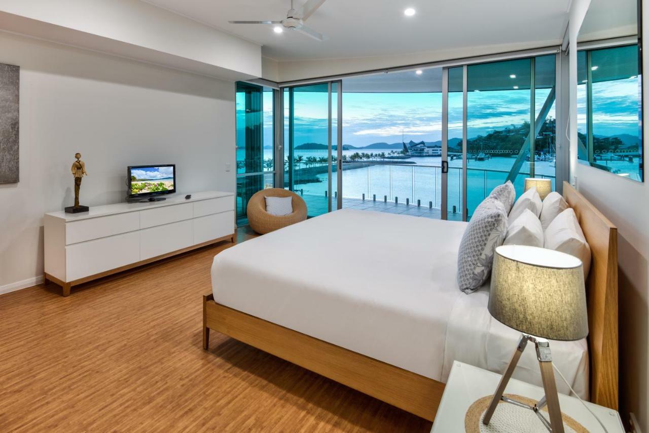 Pavillions Penthouse 25 - Luxury Waterfront Apartment With Private Roof Top Pool And Buggy 해밀턴아일랜드 외부 사진