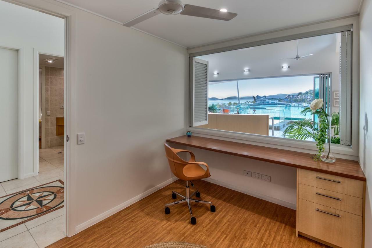 Pavillions Penthouse 25 - Luxury Waterfront Apartment With Private Roof Top Pool And Buggy 해밀턴아일랜드 외부 사진